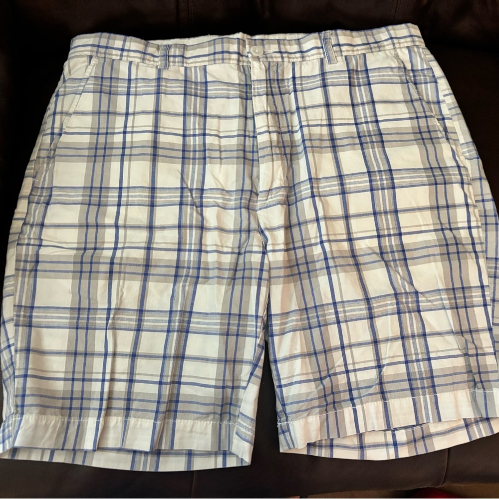 Roundtree & Yorke Casual Blue and White Plaid Shorts